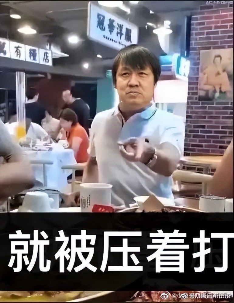 西班牙vs格鲁吉亚第23分钟，加维膝盖受伤被换下，离场时一瘸一拐表情十分痛苦。